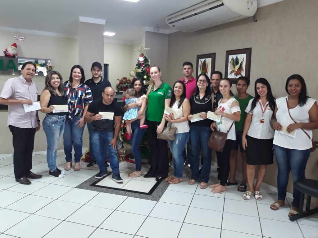 ACIAP entrega vale-compras