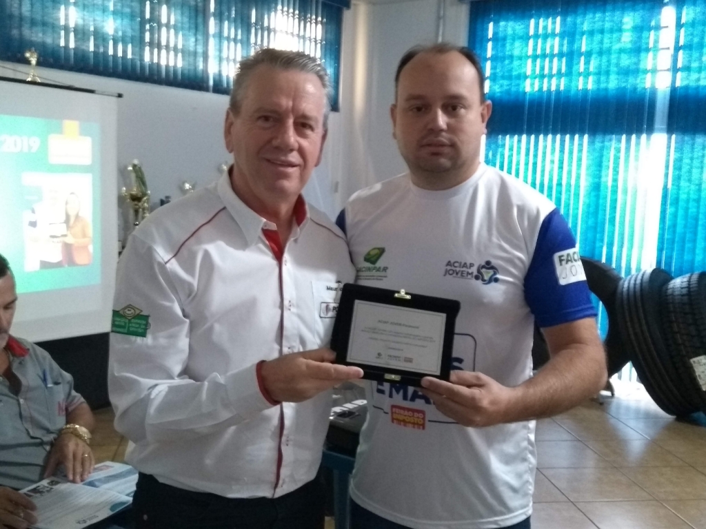 ACIAP JOVEM RECEBE RECONHECIMENTO