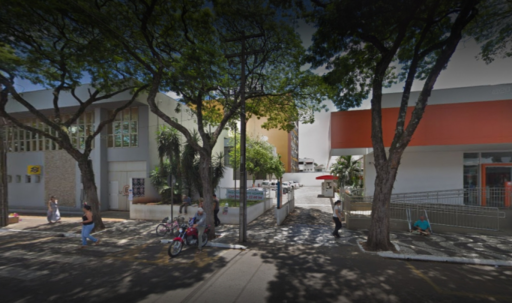 Estacionamento gratuito à noite