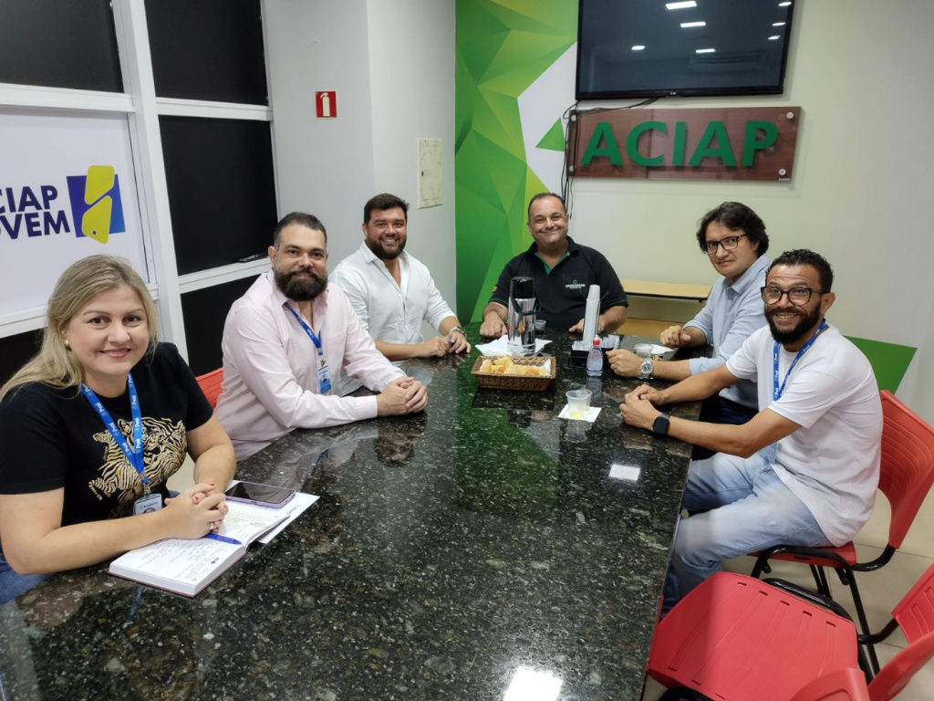 Aciap e Secretaria de Desenvolvimento Econômico alinham ações para o Natal 2025