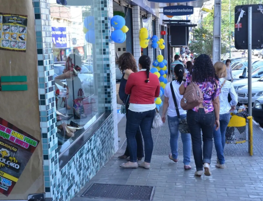 Confira o horário do comércio no feriado prolongado de Páscoa e Tiradentes em Paranavaí