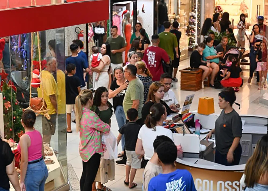 Comércio de Paranavaí inicia horário especial de Natal a partir desta sexta-feira