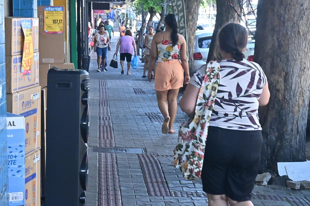 Comércio de Paranavaí terá horário especial neste fim de semana que antecede o Natal