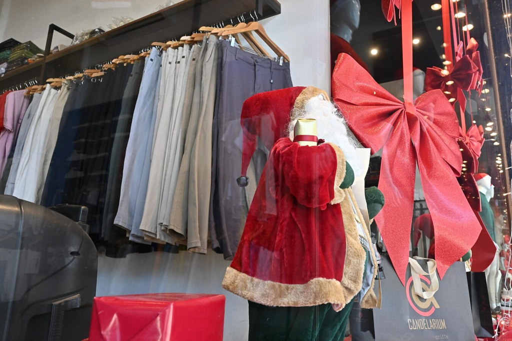 Comércio de Paranavaí abre até as 22h nesta terça-feira e vive o último grande dia de vendas antes do Natal