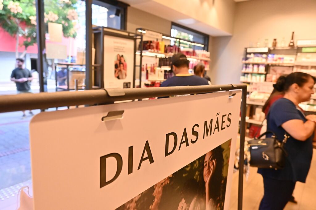 Com expectativa positiva, comércio de Paranavaí se prepara para o Dia das Mães